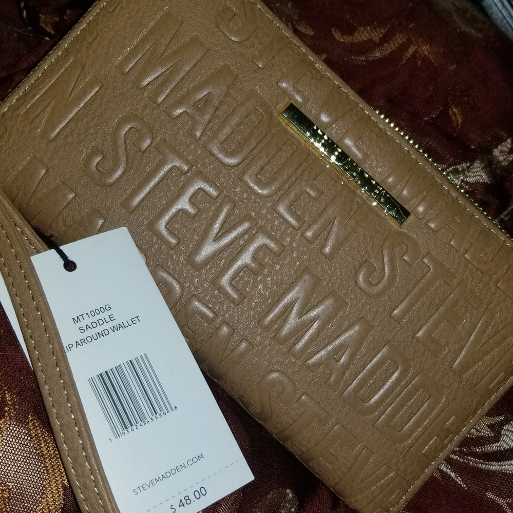 Steve Madden Wristlet